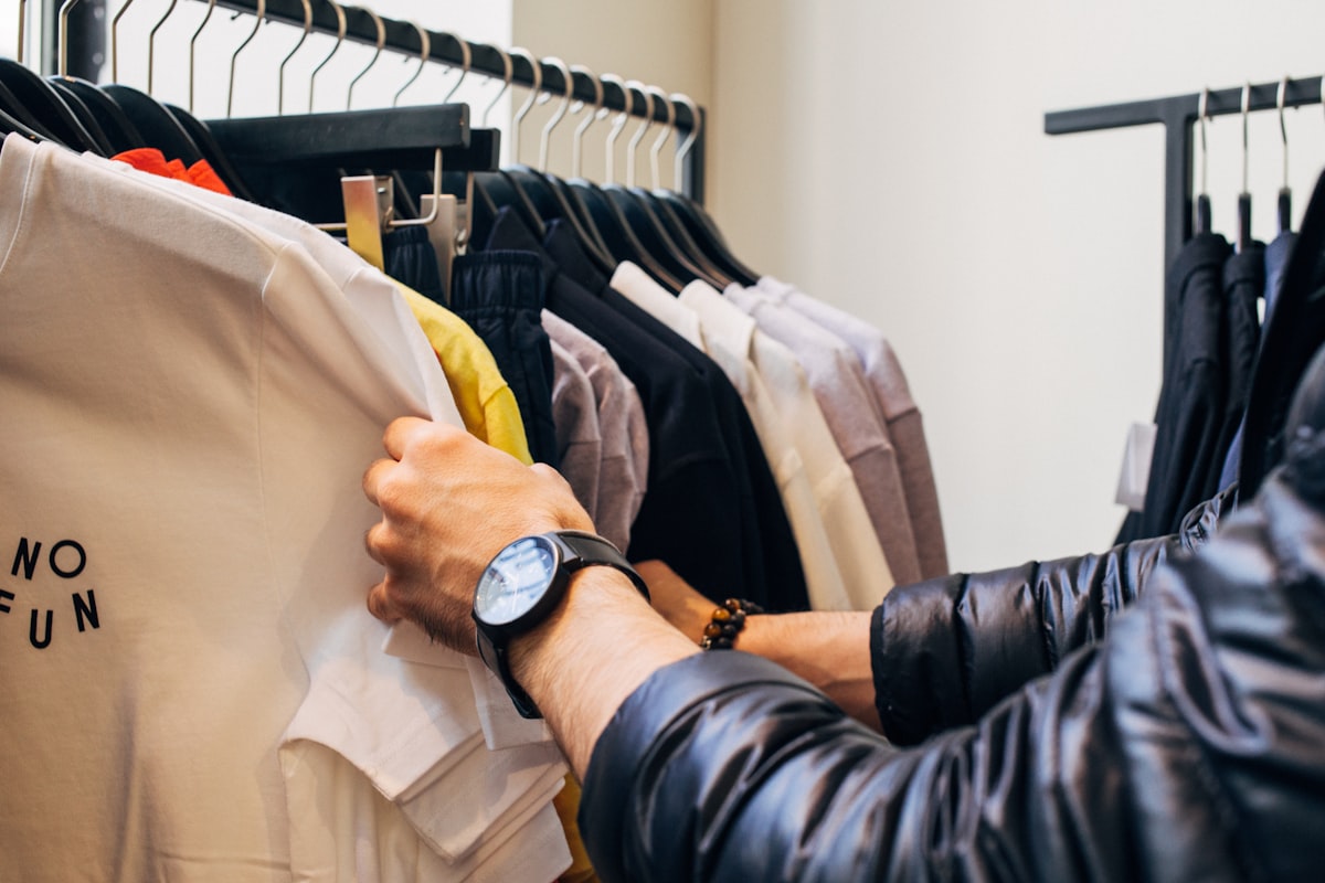 Touchless Interactive Displays: Gesture & Eye-Tracking Tech Reshaping Dubai Retail in 2026
