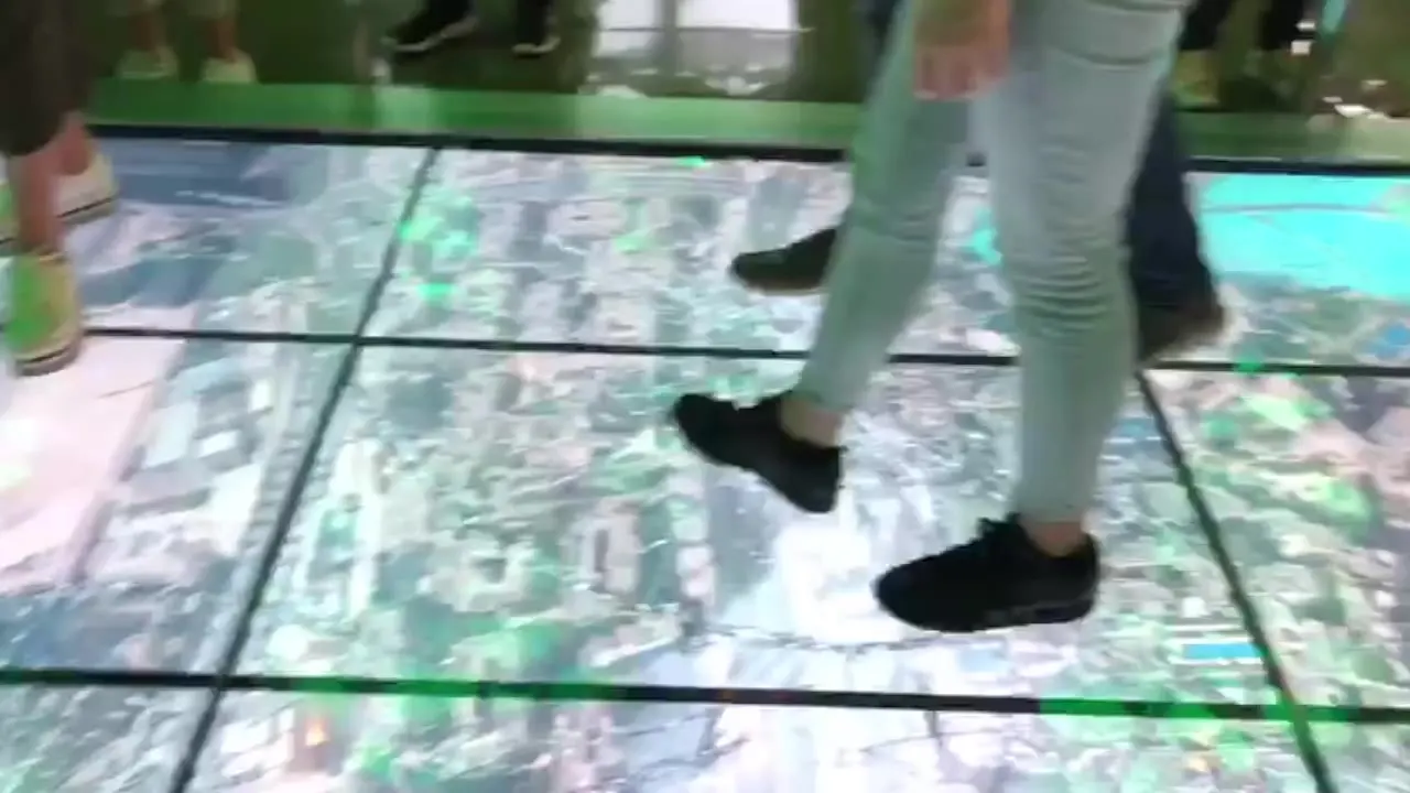 Interactive Glass Cracking Floor — Burj Khalifa